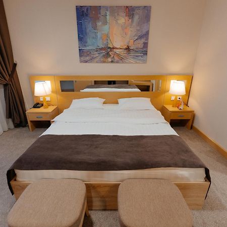 אסטנה Alau Hotel מראה חיצוני תמונה