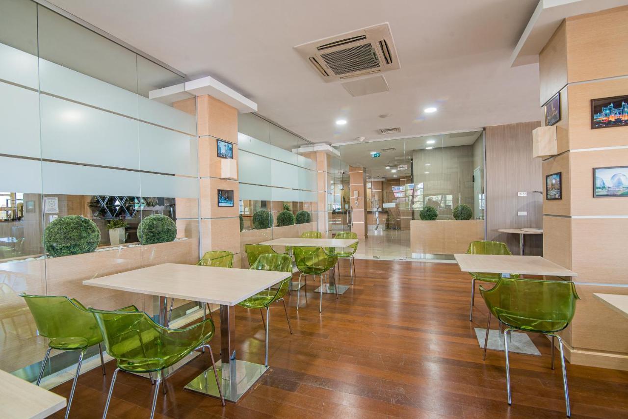 אסטנה Alau Hotel מראה חיצוני תמונה