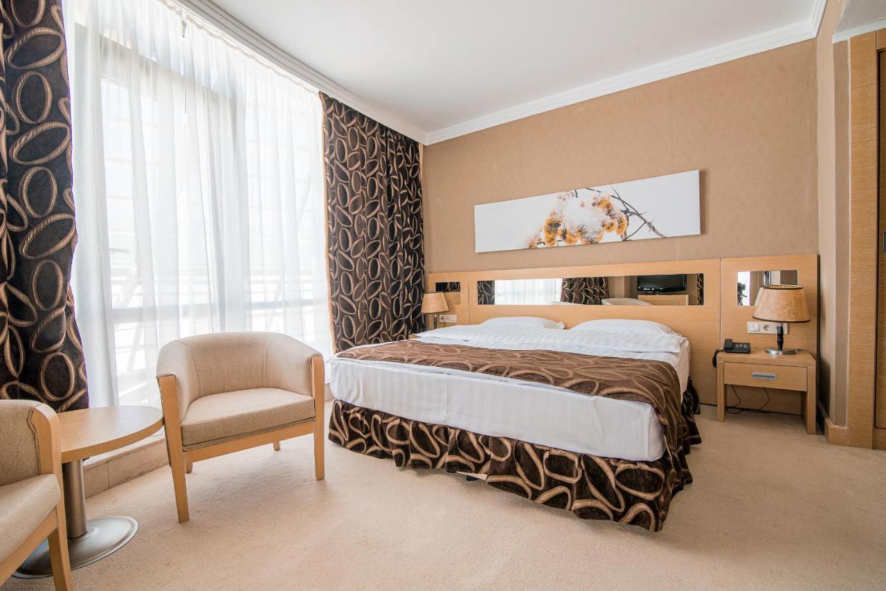 אסטנה Alau Hotel מראה חיצוני תמונה