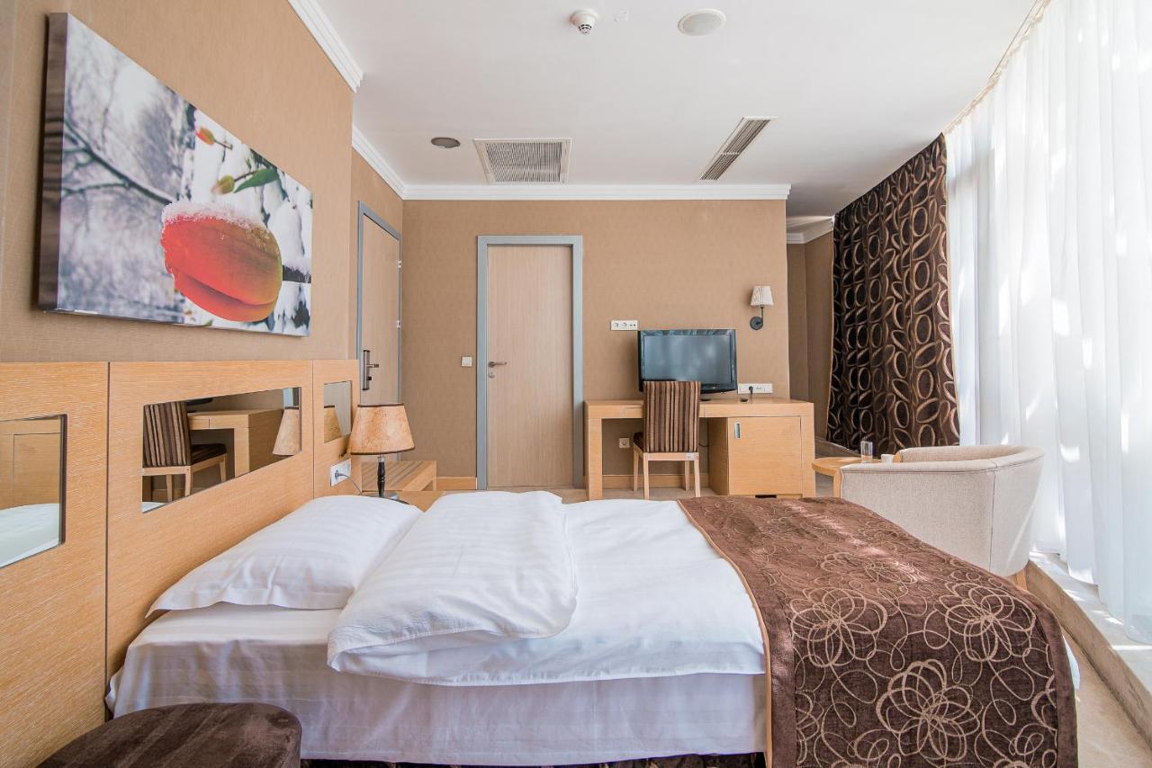אסטנה Alau Hotel מראה חיצוני תמונה