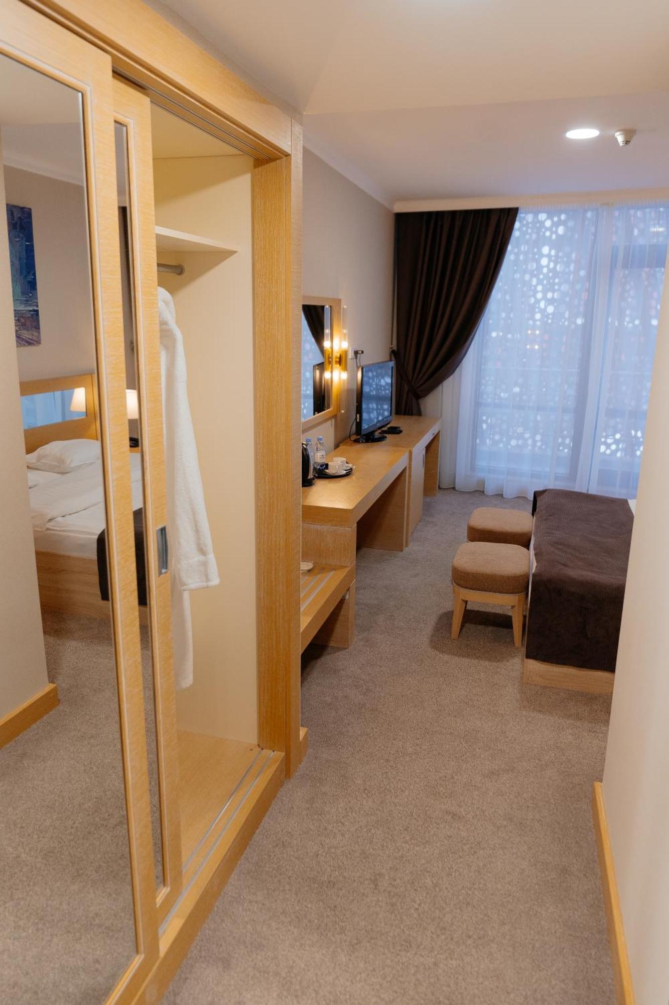 אסטנה Alau Hotel מראה חיצוני תמונה