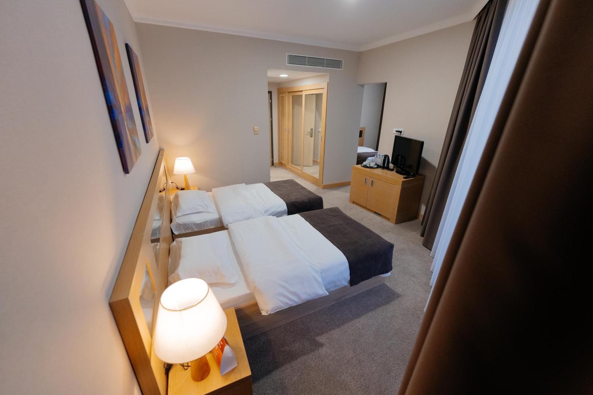 אסטנה Alau Hotel מראה חיצוני תמונה