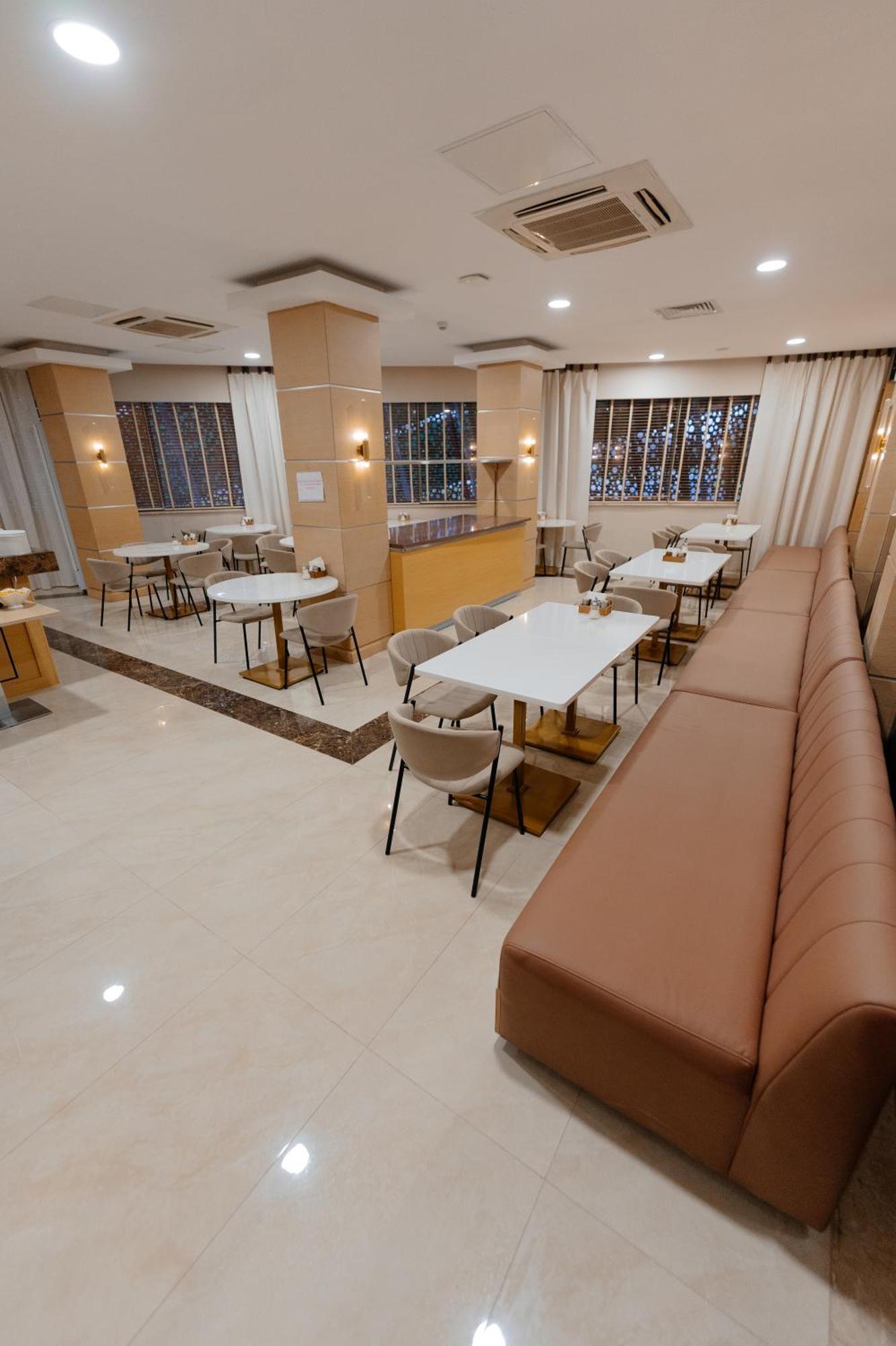 אסטנה Alau Hotel מראה חיצוני תמונה