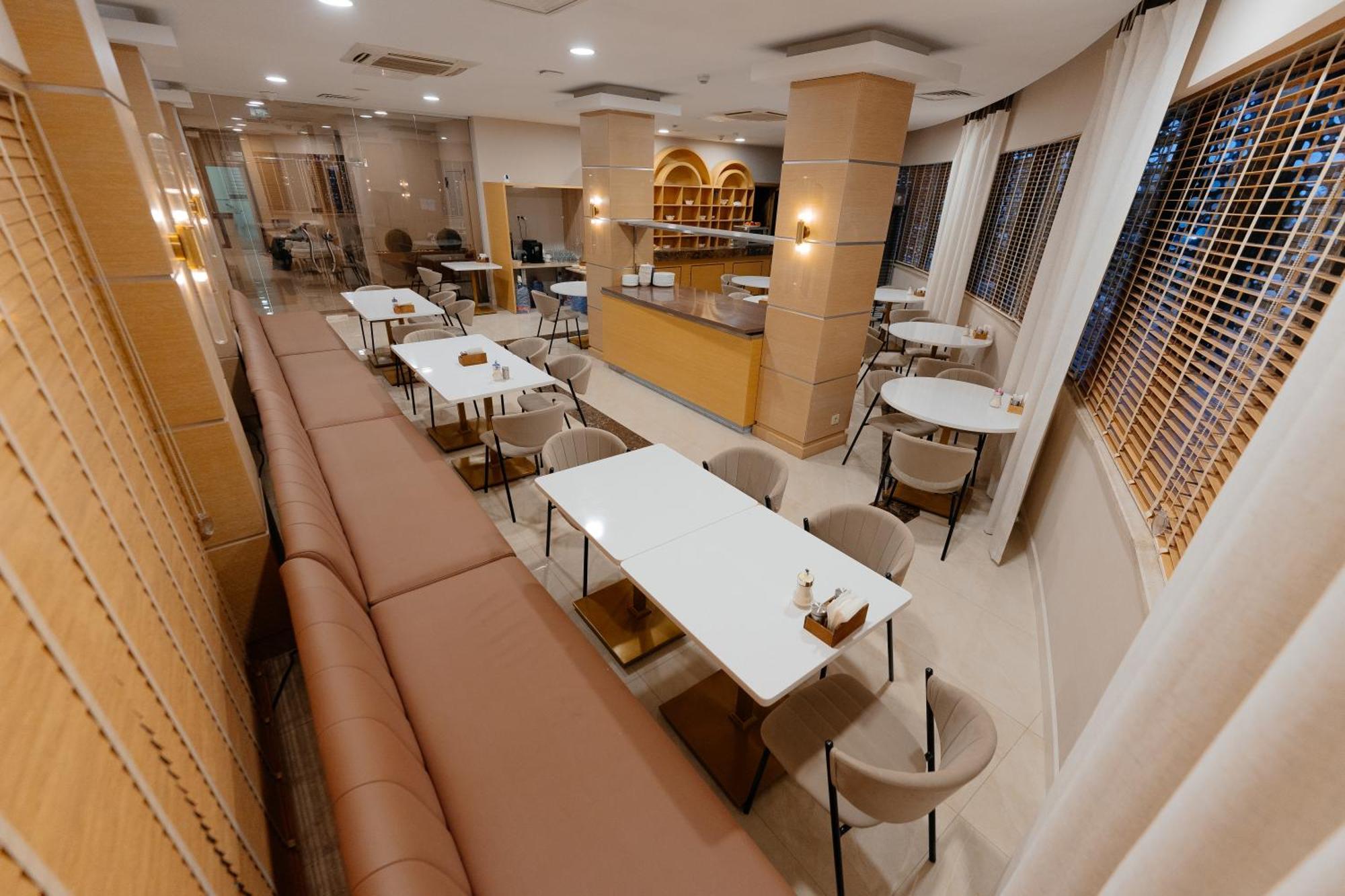 אסטנה Alau Hotel מראה חיצוני תמונה