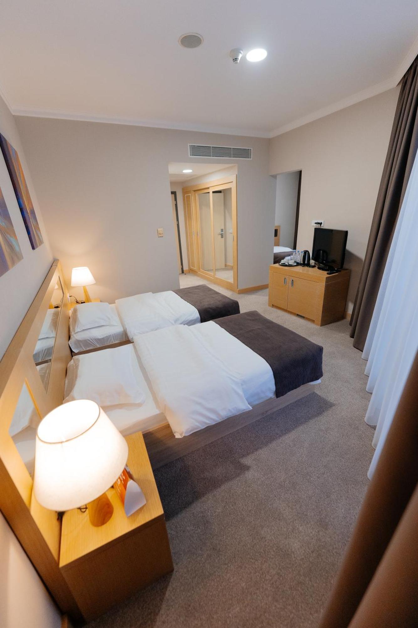 אסטנה Alau Hotel מראה חיצוני תמונה