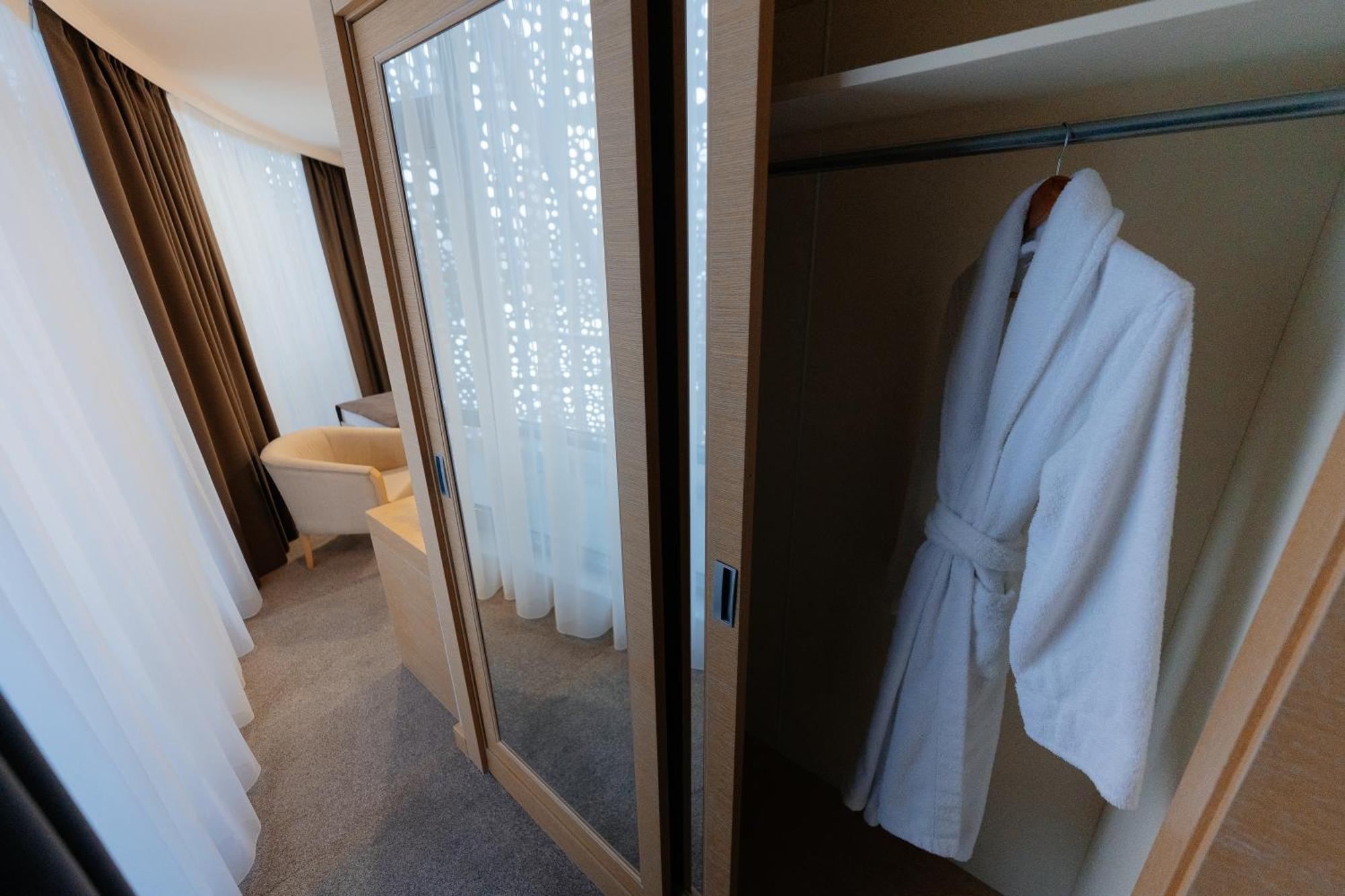 אסטנה Alau Hotel מראה חיצוני תמונה
