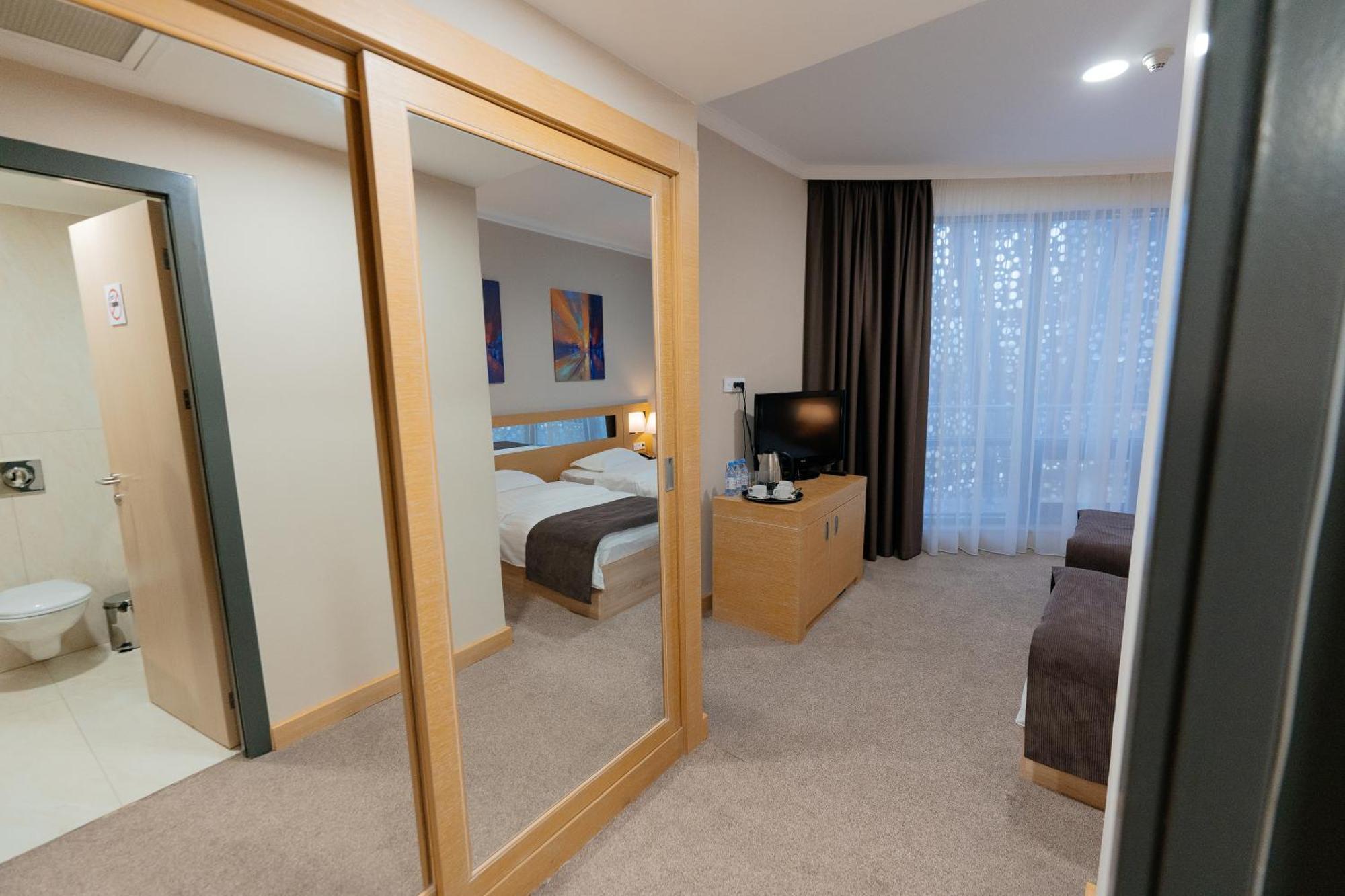 אסטנה Alau Hotel מראה חיצוני תמונה