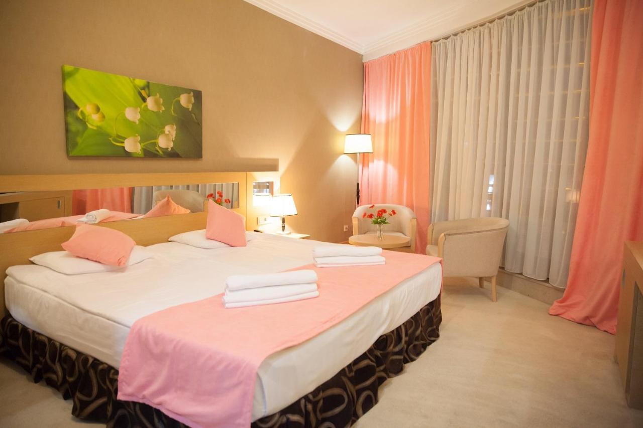 אסטנה Alau Hotel מראה חיצוני תמונה